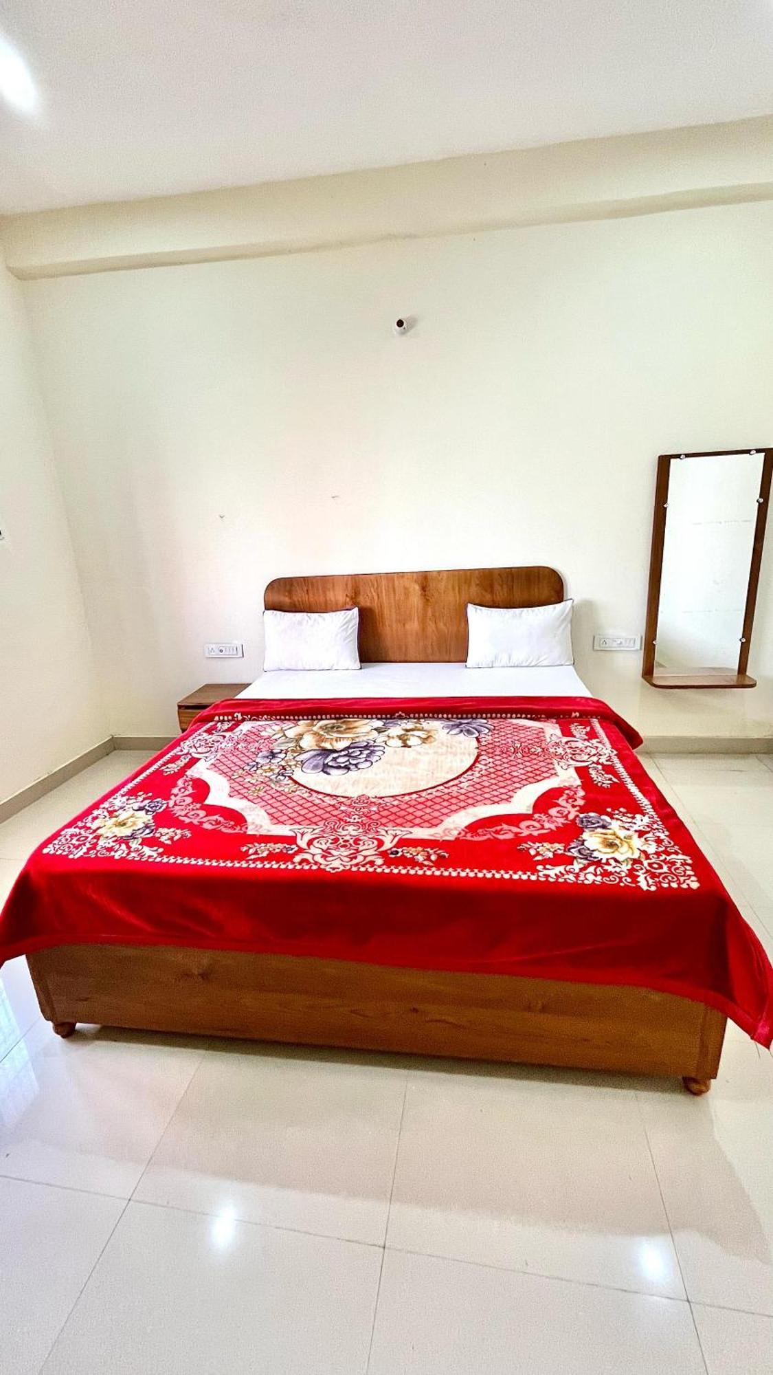 Aditya Palace 오르차 외부 사진